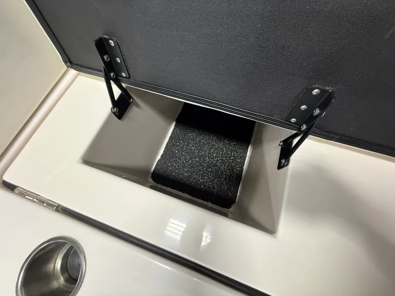 Slide: The Image of Regal 2800 2018 - 18