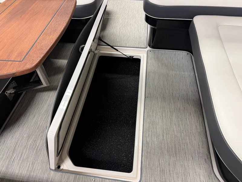 Slide: The Image of Regal 2800 2018 - 32