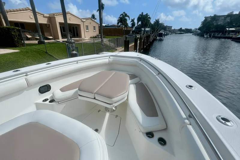 Slide: The Image of Boston Whaler 370 OUTRAGE 2012 - 10