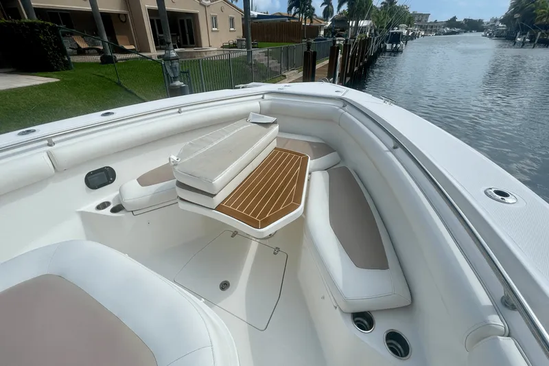 Slide: The Image of Boston Whaler 370 OUTRAGE 2012 - 12