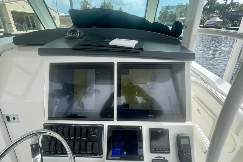 Slide: The Image of Boston Whaler 370 OUTRAGE 2012 - 16