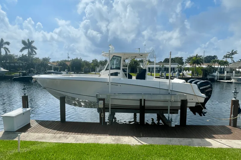 Slide: The Image of Boston Whaler 370 OUTRAGE 2012 - 2