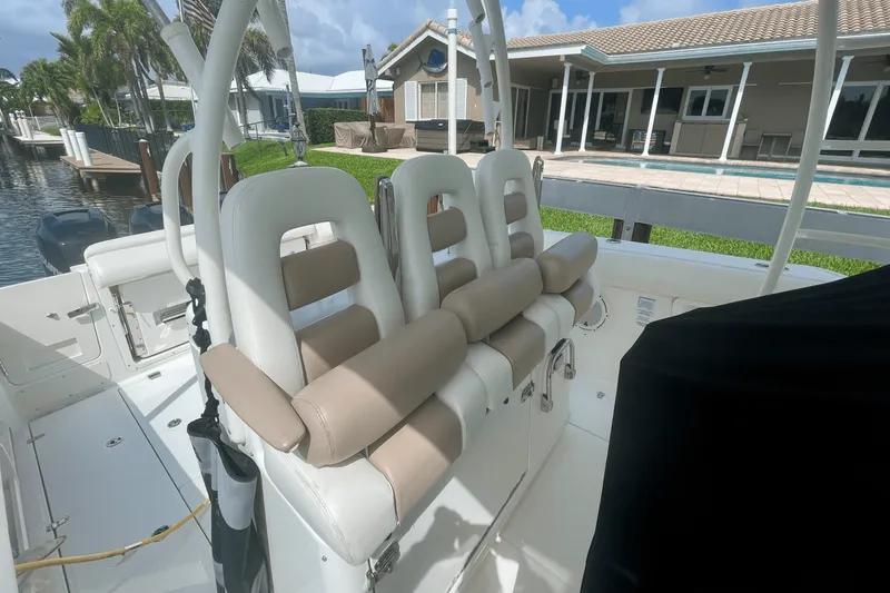 Slide: The Image of Boston Whaler 370 OUTRAGE 2012 - 24