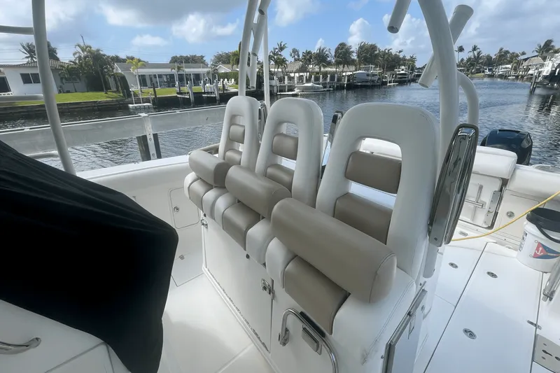 Slide: The Image of Boston Whaler 370 OUTRAGE 2012 - 25
