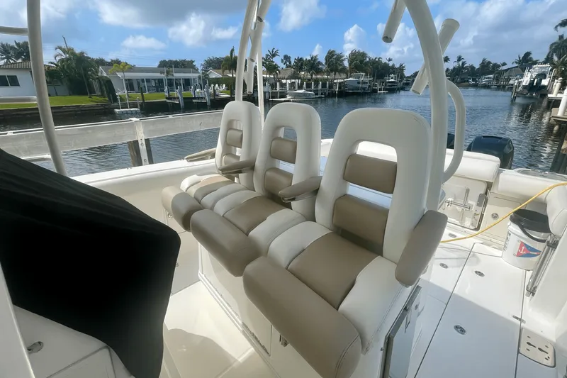 Slide: The Image of Boston Whaler 370 OUTRAGE 2012 - 26