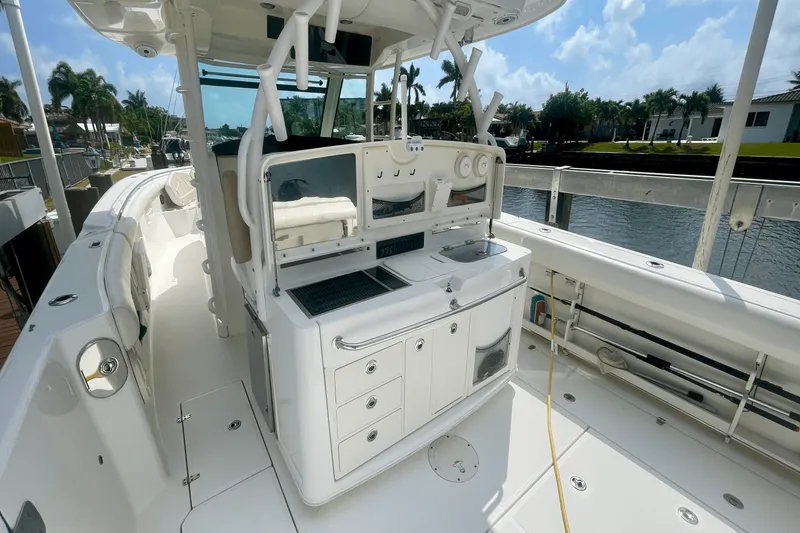 Slide: The Image of Boston Whaler 370 OUTRAGE 2012 - 28