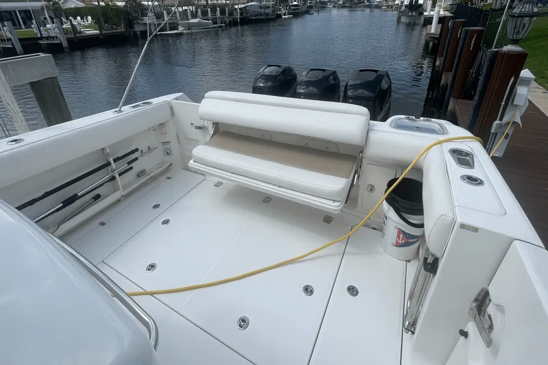 Slide: The Image of Boston Whaler 370 OUTRAGE 2012 - 37