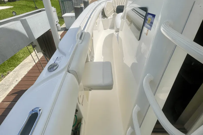 Slide: The Image of Boston Whaler 370 OUTRAGE 2012 - 38