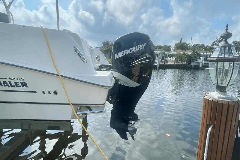 Slide: The Image of Boston Whaler 370 OUTRAGE 2012 - 4