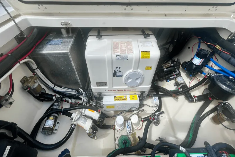 Slide: The Image of Boston Whaler 370 OUTRAGE 2012 - 42