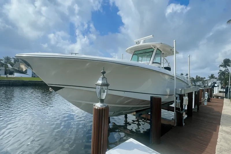 Slide: The Image of Boston Whaler 370 OUTRAGE 2012 - 6