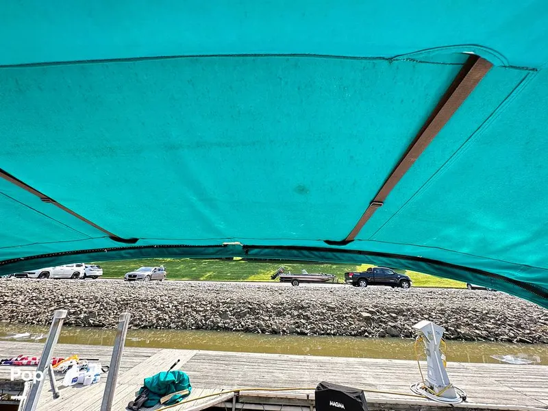 Slide: The Image of Rinker 280 Fiesta Vee 1995 - 13013850