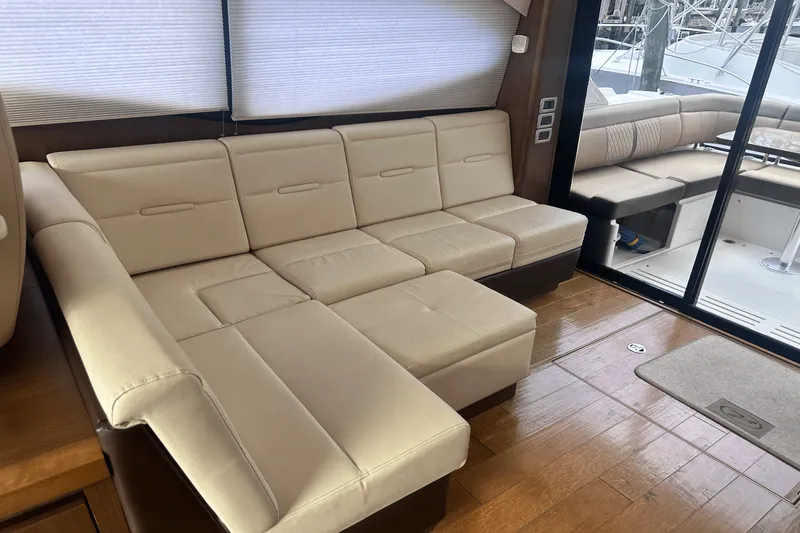 Slide: The Image of Sea Ray 400 SUNDANCER 2016 - 13