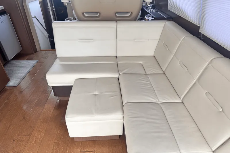 Slide: The Image of Sea Ray 400 SUNDANCER 2016 - 14