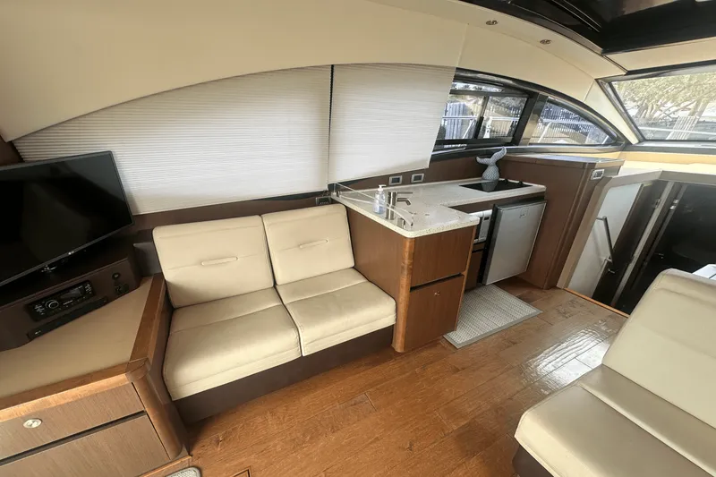 Slide: The Image of Sea Ray 400 SUNDANCER 2016 - 16