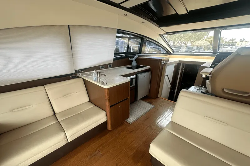Slide: The Image of Sea Ray 400 SUNDANCER 2016 - 17