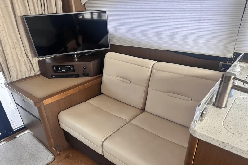 Slide: The Image of Sea Ray 400 SUNDANCER 2016 - 18