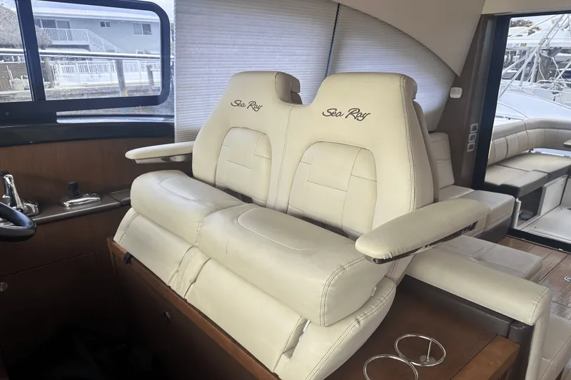 Slide: The Image of Sea Ray 400 SUNDANCER 2016 - 19