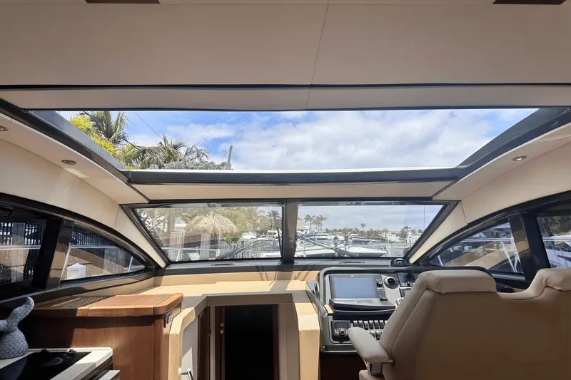 Slide: The Image of Sea Ray 400 SUNDANCER 2016 - 20