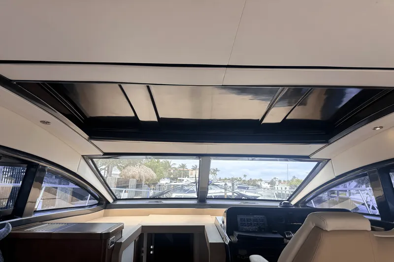 Slide: The Image of Sea Ray 400 SUNDANCER 2016 - 21