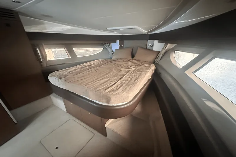 Slide: The Image of Sea Ray 400 SUNDANCER 2016 - 23