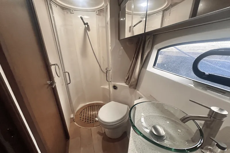 Slide: The Image of Sea Ray 400 SUNDANCER 2016 - 28