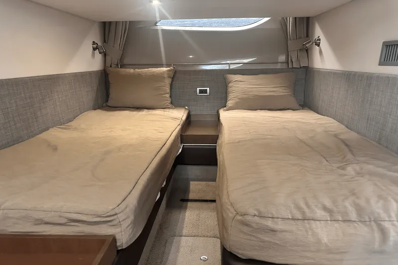 Slide: The Image of Sea Ray 400 SUNDANCER 2016 - 30