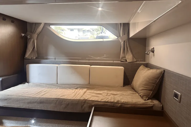 Slide: The Image of Sea Ray 400 SUNDANCER 2016 - 31