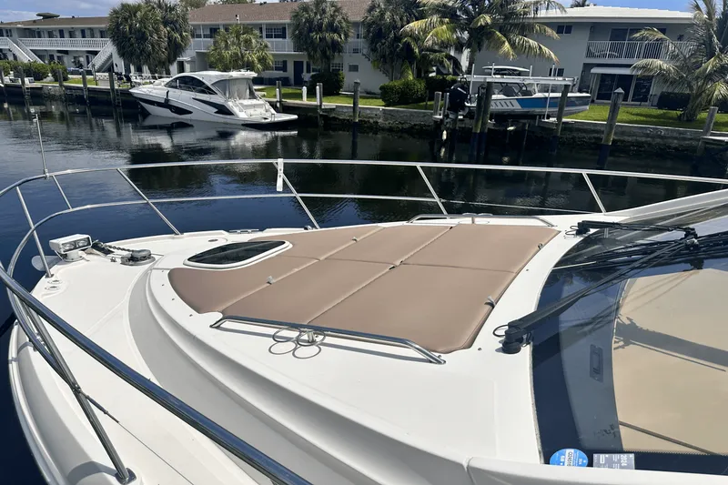 Slide: The Image of Sea Ray 400 SUNDANCER 2016 - 32