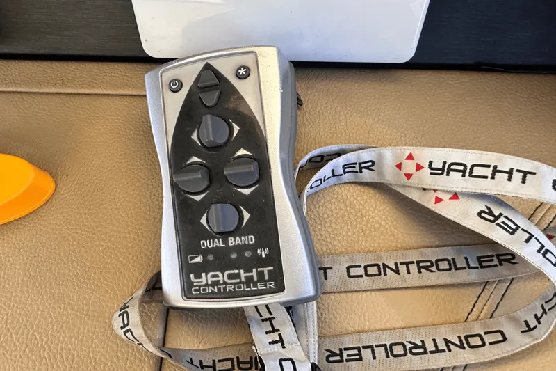 Slide: The Image of Sea Ray 400 SUNDANCER 2016 - 5