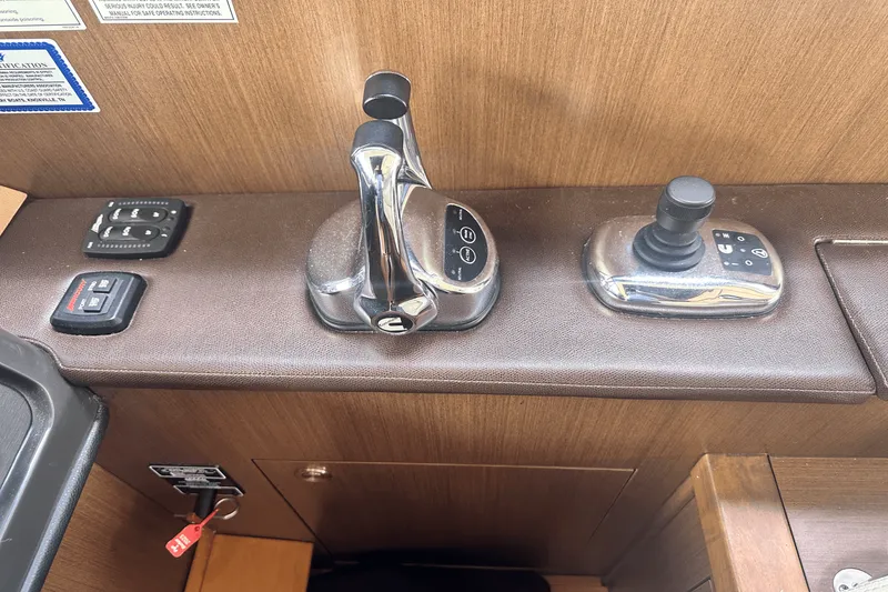 Slide: The Image of Sea Ray 400 SUNDANCER 2016 - 6