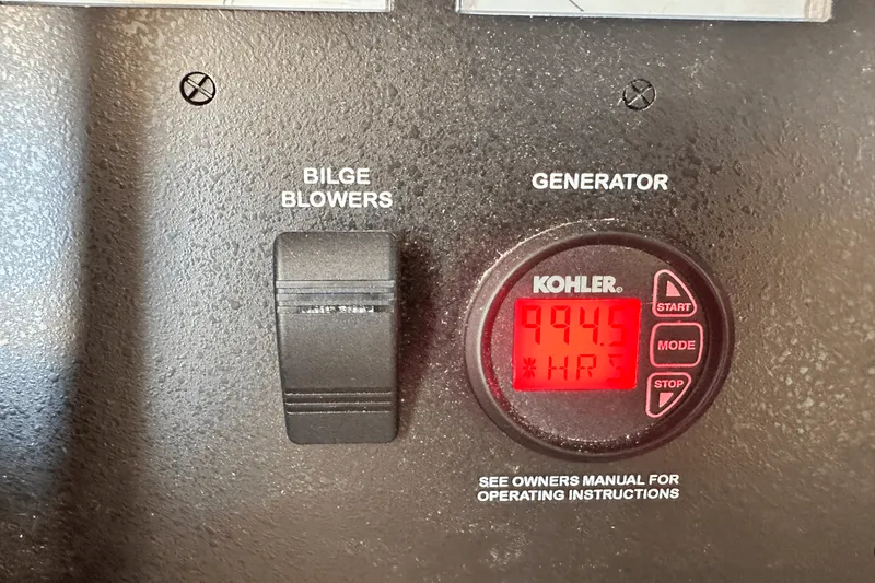 Slide: The Image of Sea Ray 400 SUNDANCER 2016 - 8