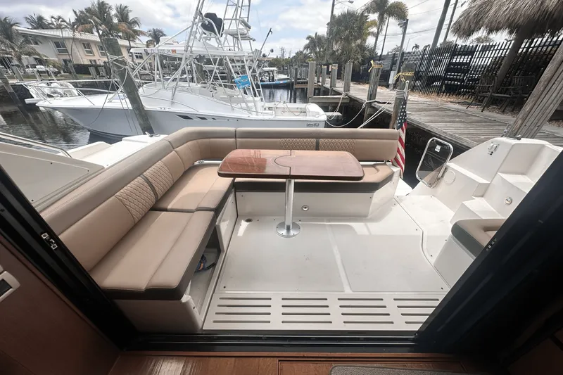 Slide: The Image of Sea Ray 400 SUNDANCER 2016 - 9
