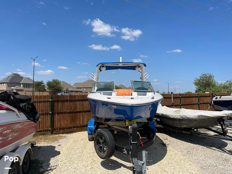 Slide: The Image of Chaparral 21 Surf 2021 - 13049909