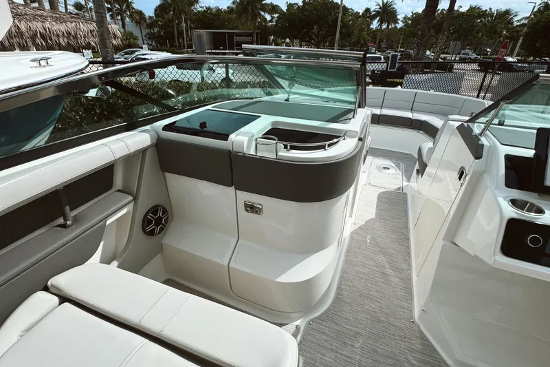 Slide: The Image of Sea Ray SLX 310 Outboard 2026 - 16