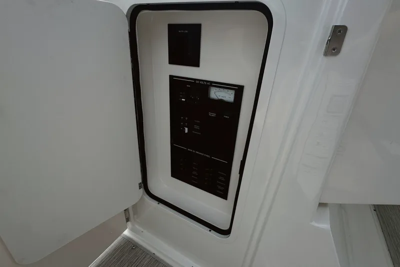 Slide: The Image of Sea Ray SLX 310 Outboard 2026 - 22