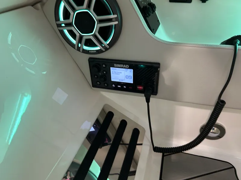 Slide: The Image of Sea Ray SLX 310 Outboard 2026 - 22