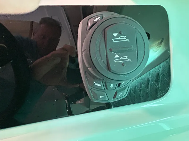 Slide: The Image of Sea Ray SLX 310 Outboard 2026 - 23