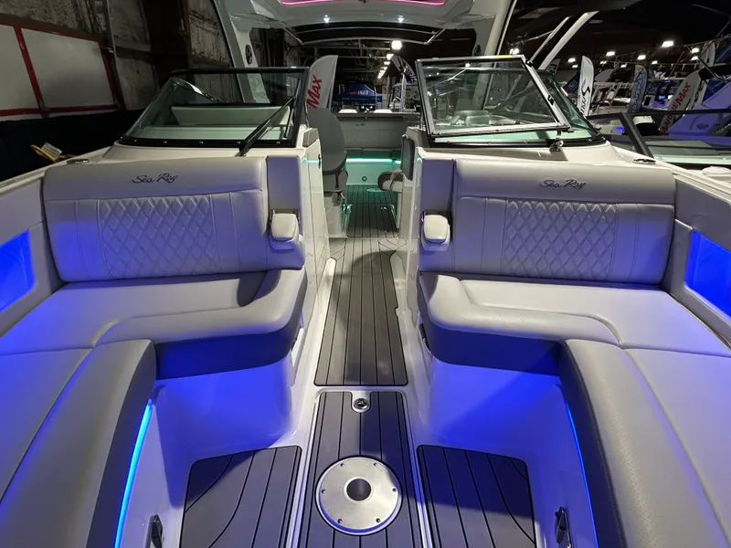 Slide: The Image of Sea Ray SLX 310 Outboard 2026 - 25