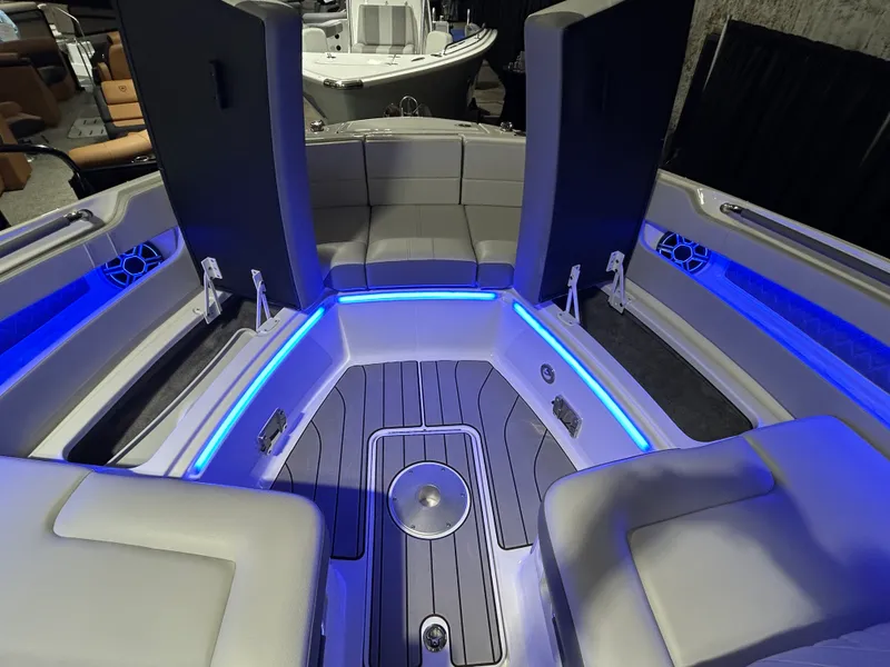 Slide: The Image of Sea Ray SLX 310 Outboard 2026 - 28