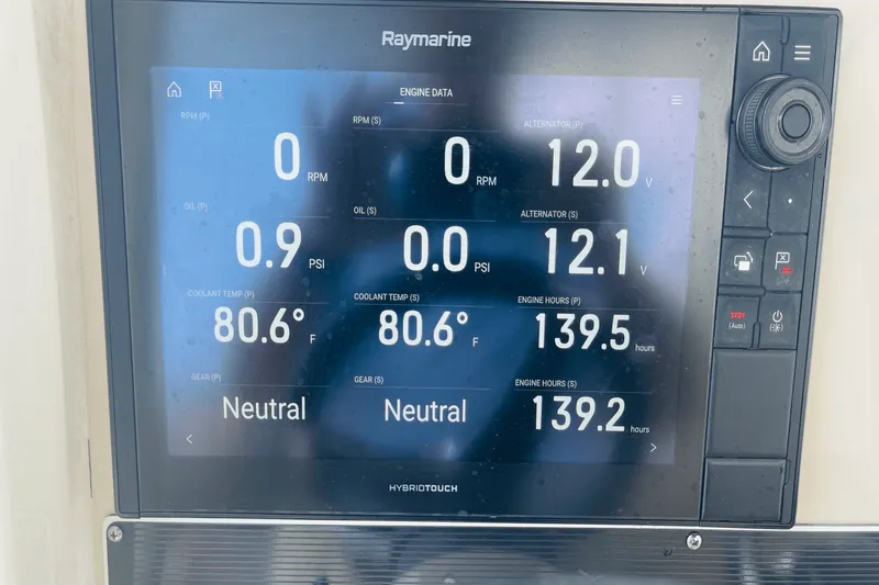 Slide: The Image of Boston Whaler 270 DAUNTLESS 2022 - 12