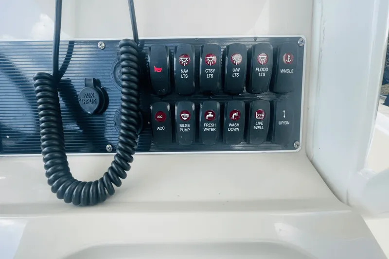 Slide: The Image of Boston Whaler 270 DAUNTLESS 2022 - 15