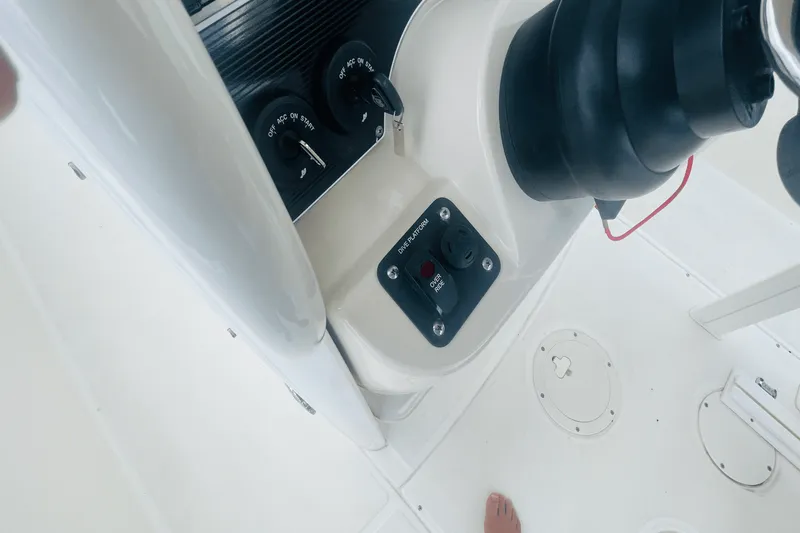 Slide: The Image of Boston Whaler 270 DAUNTLESS 2022 - 17