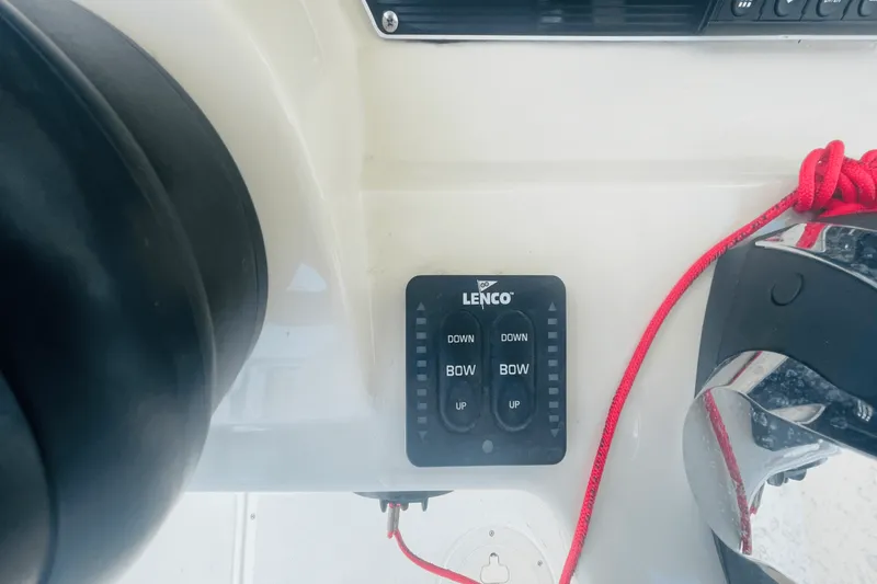 Slide: The Image of Boston Whaler 270 DAUNTLESS 2022 - 18