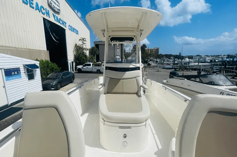 Slide: The Image of Boston Whaler 270 DAUNTLESS 2022 - 30