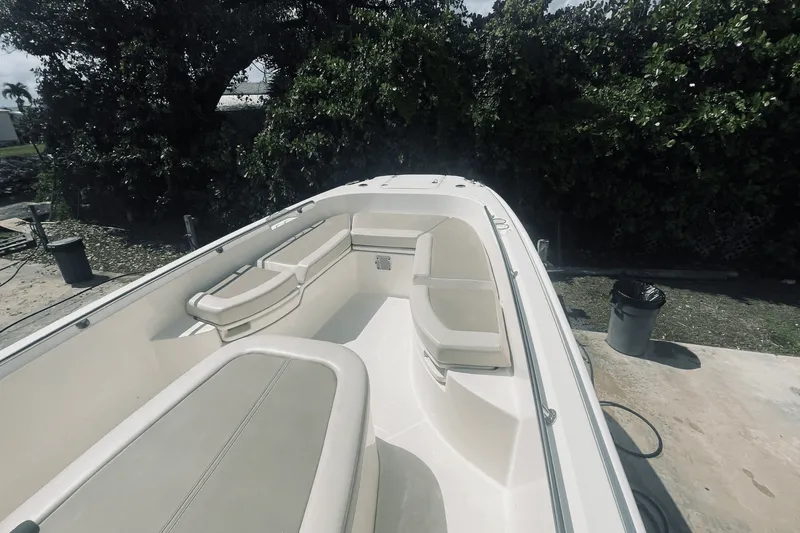 Slide: The Image of Boston Whaler 270 DAUNTLESS 2022 - 33