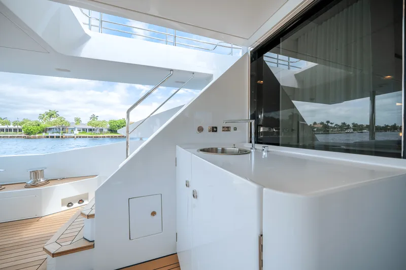 Slide: The Image of Azimut Grande 32M 2025 - 18