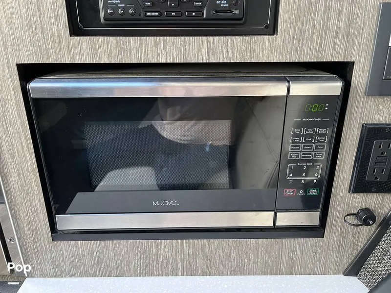 Slide: The Image of Monterey 378SE 2021 - 13063134