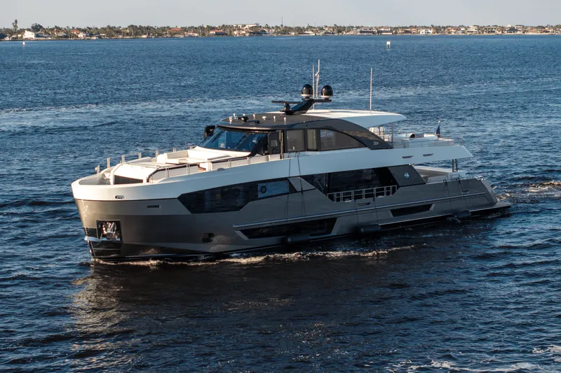 Slide: The Image of Ocean Alexander 30R 2025 - 100