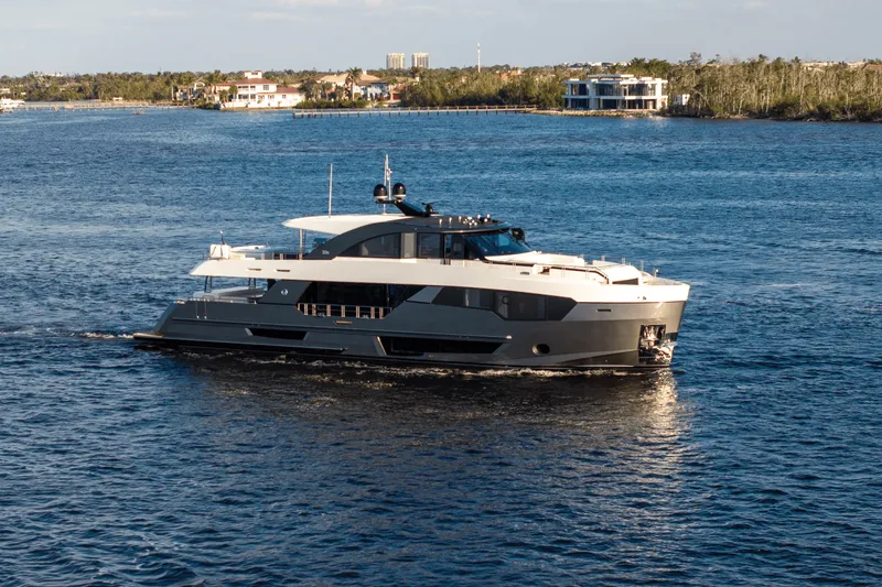 Slide: The Image of Ocean Alexander 30R 2025 - 104